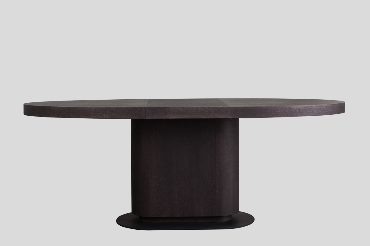 ovalni trpezarijski sto sa centralnom nogom