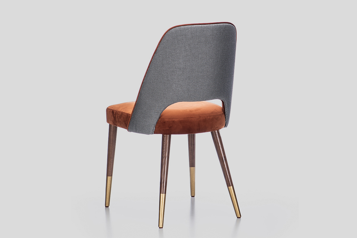 Moderna tapacirana ekskluzivna stolica LUX sa drvenim nogama Linea Milanovic